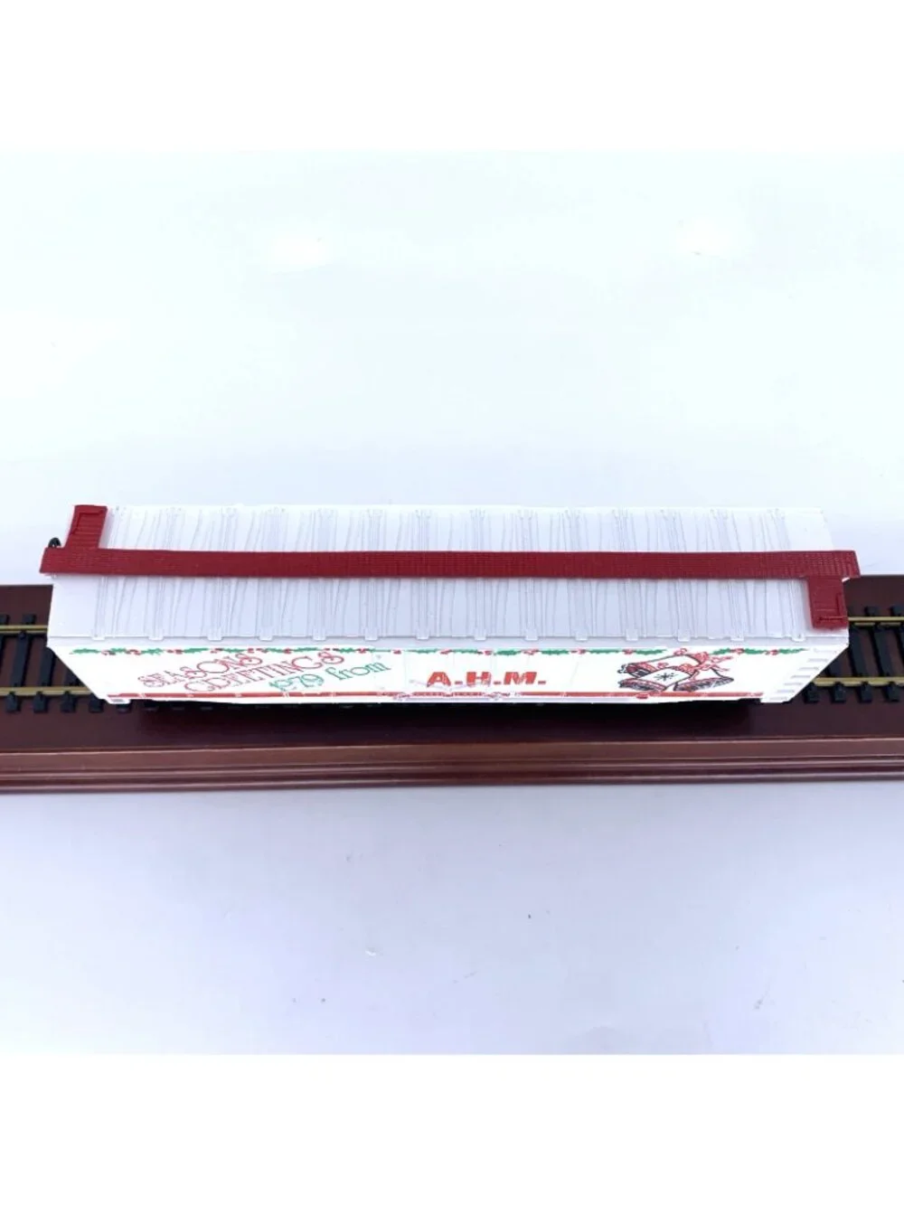AHM 5582-10 HO Scale Christmas 1979 Seasons Greetings 50' Plug Door Boxcar Vtg
